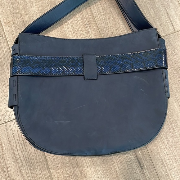 Tory Burch Gemini Link Snake Crossbody Bag - Picture 5 of 9